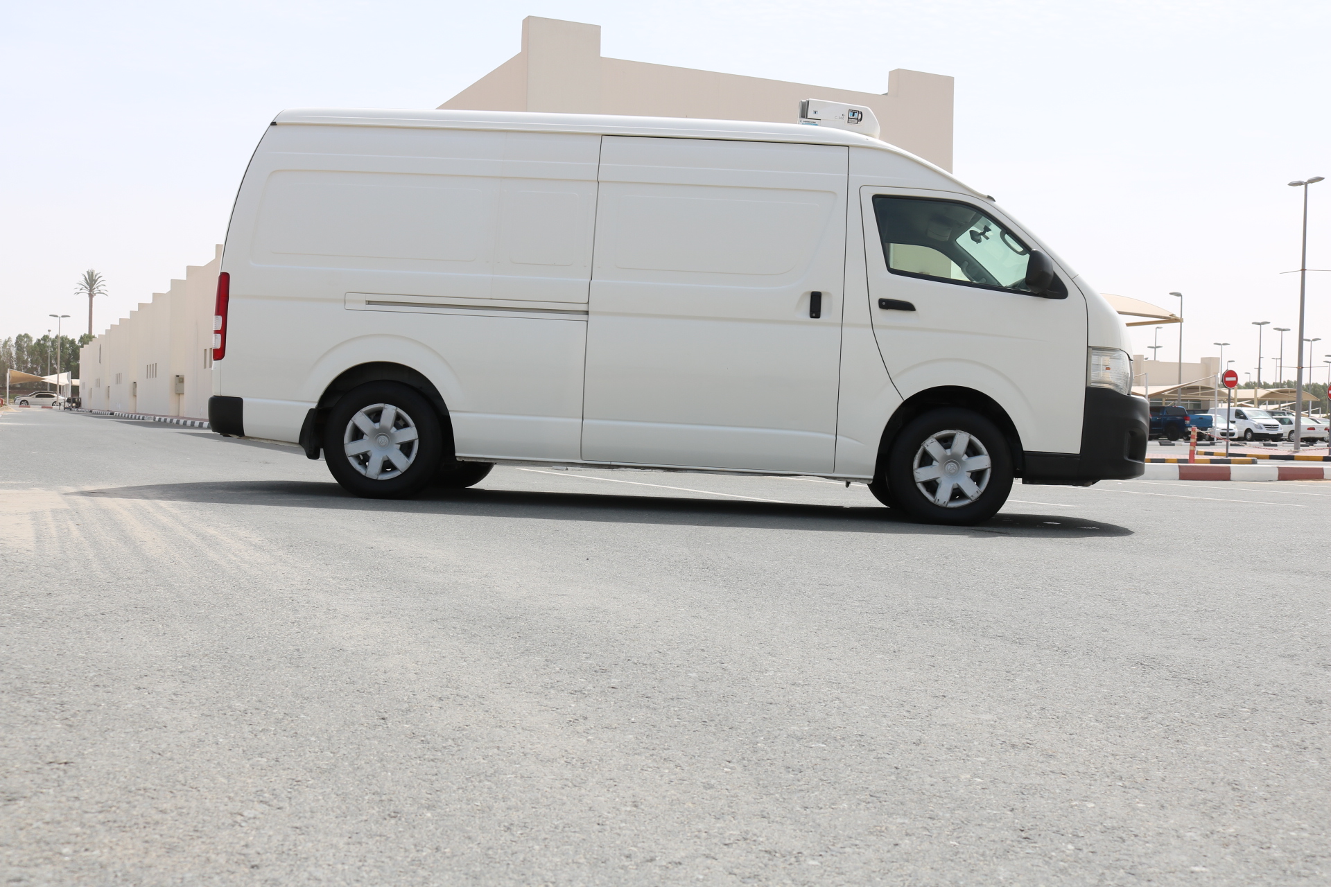 7 Must-Know Tips for Renting the Perfect Chiller Van in Dubai